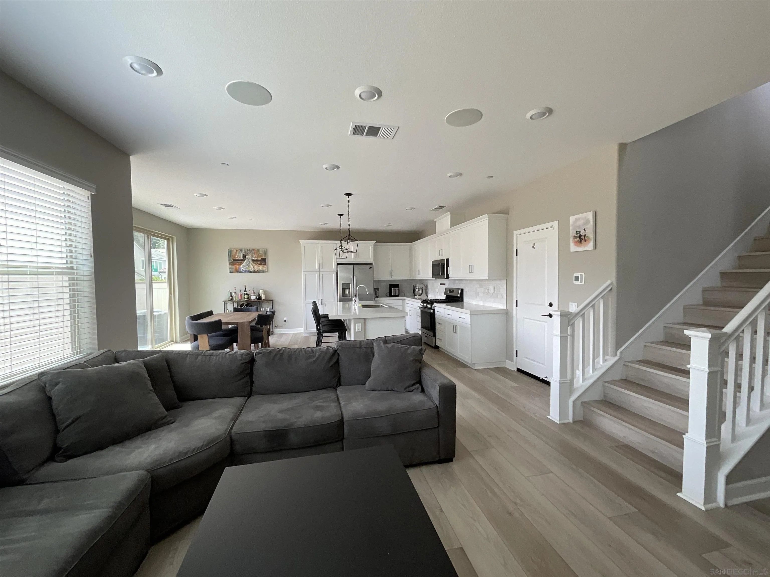 https://cdn.realtyfeed.com/cdn/127/250031637/879370fc4c0a11fa068f9aa11554c9f6.webp