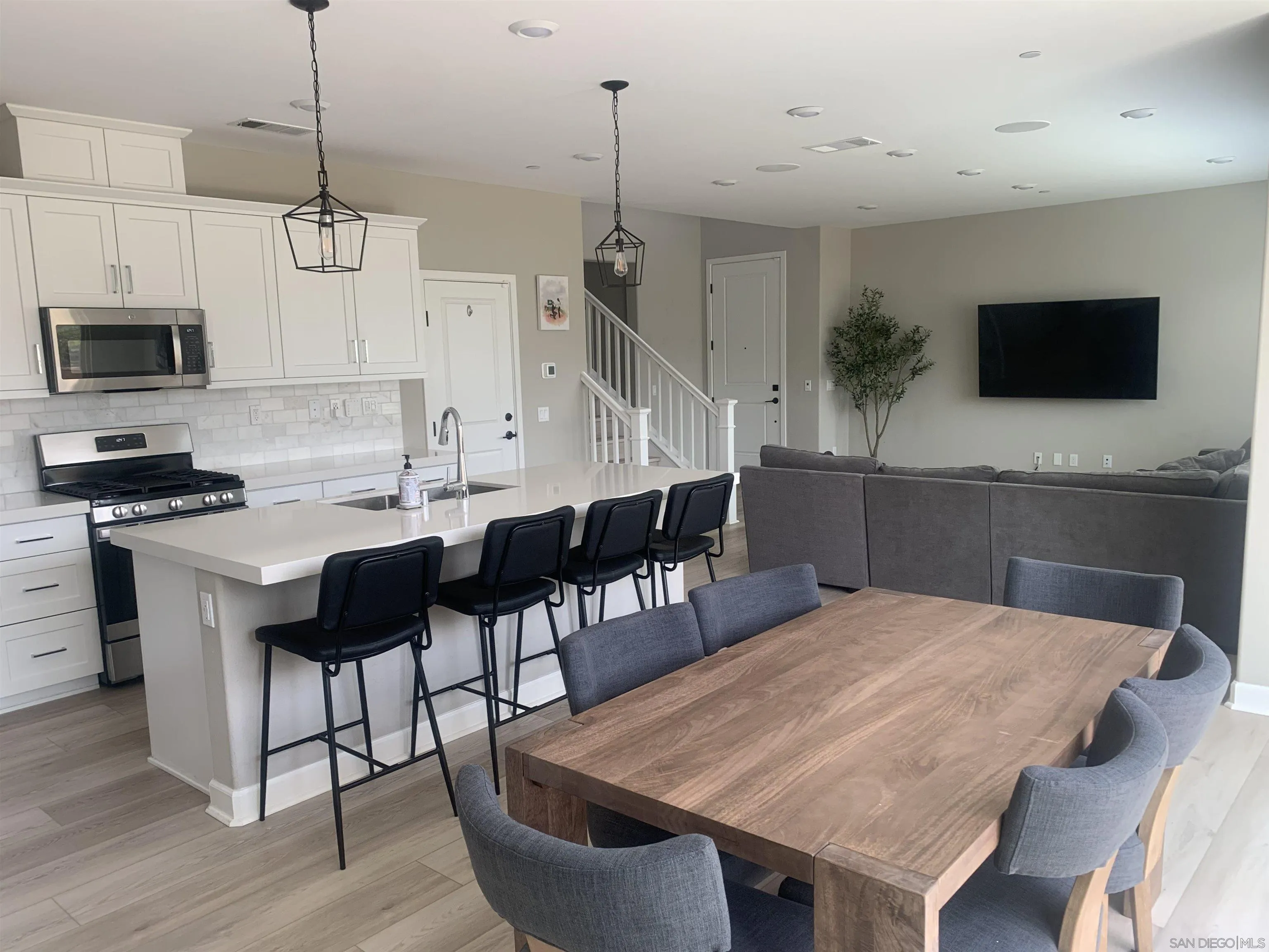 https://cdn.realtyfeed.com/cdn/127/250031637/a68496b11cb658f344b77abfa6873526.webp