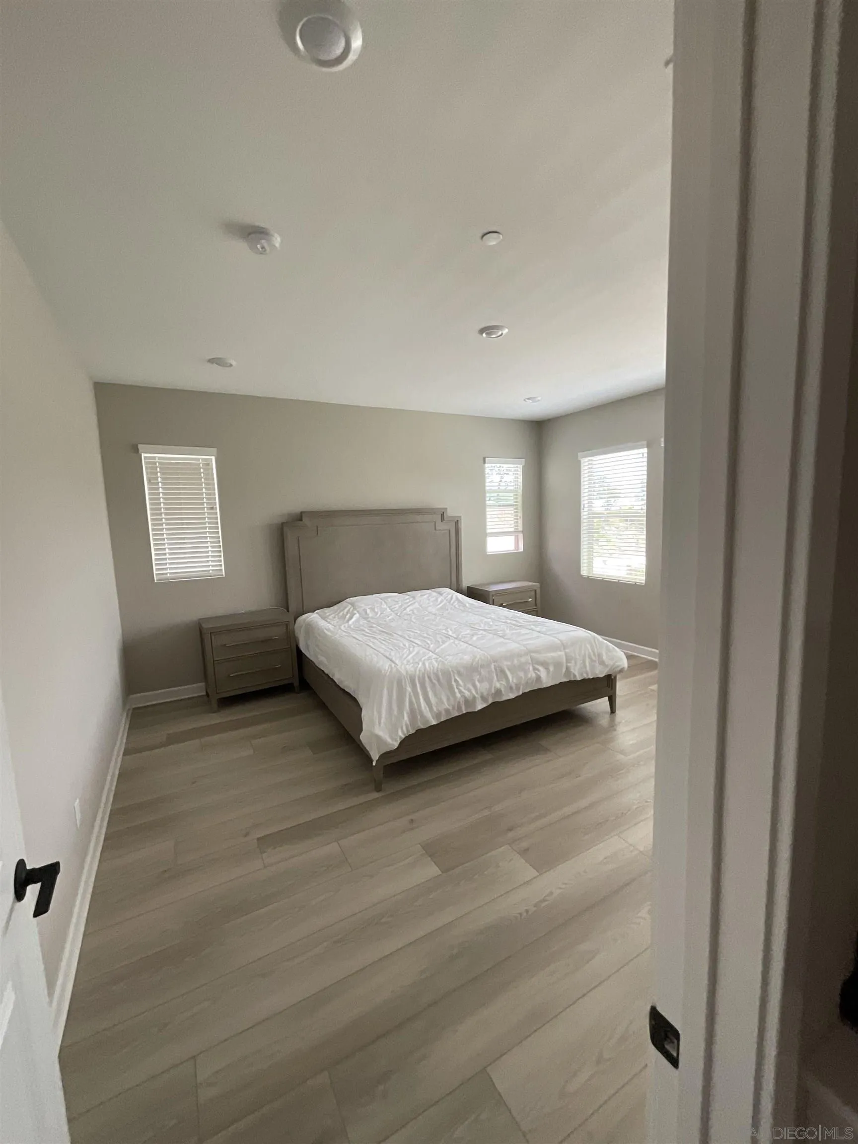 https://cdn.realtyfeed.com/cdn/127/250031637/b3f08e45ef569843149b63f4dc8184ca.webp