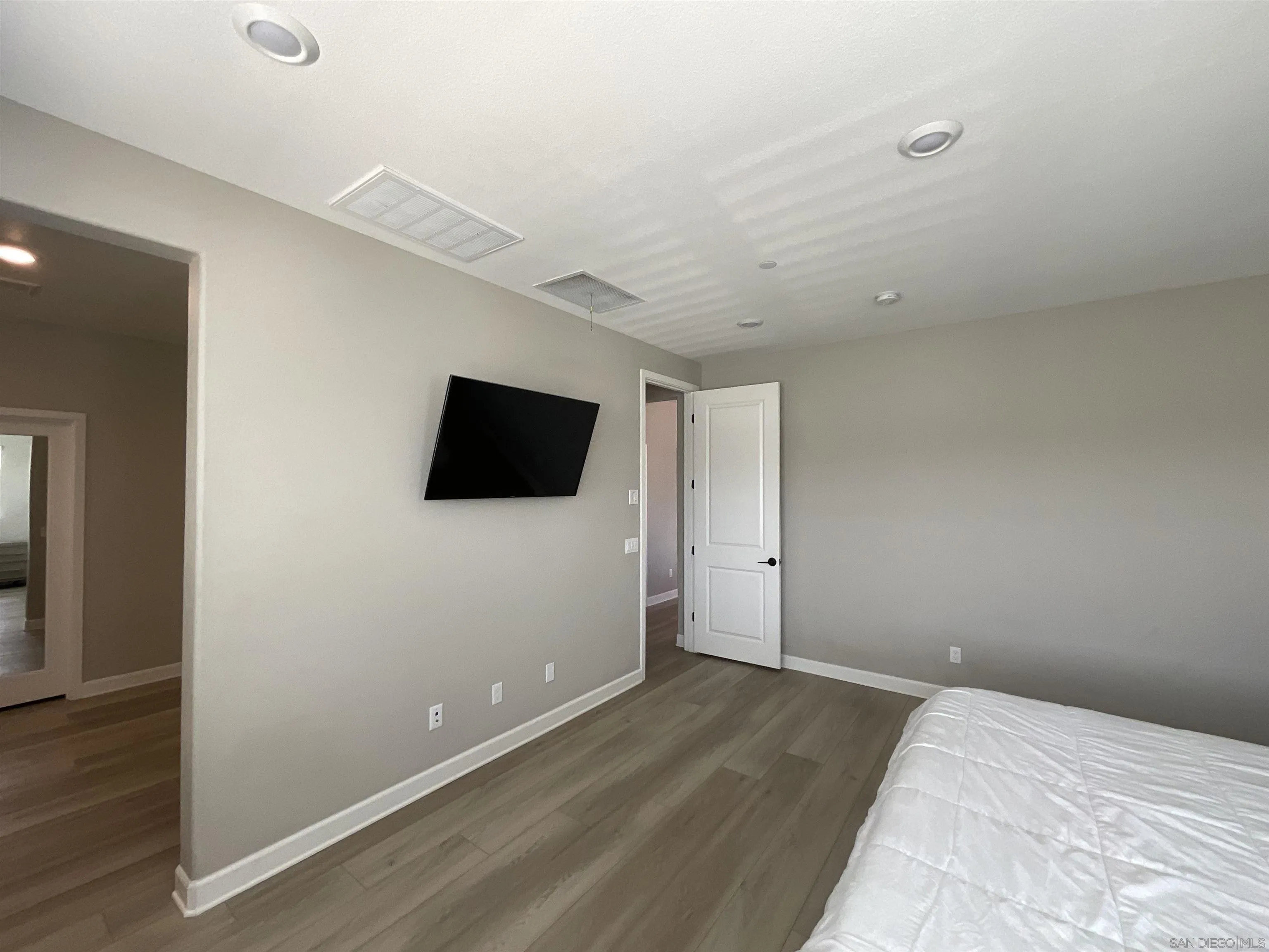 https://cdn.realtyfeed.com/cdn/127/250031637/df2ba3c7bf9b12db83e4cf5d413fa7e9.webp