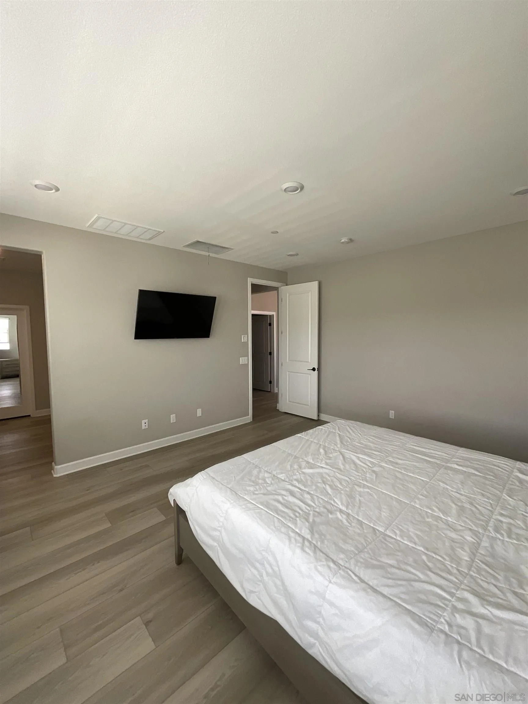 https://cdn.realtyfeed.com/cdn/127/250031637/e0ceebab8e3be85b27f13a7021196b61.webp