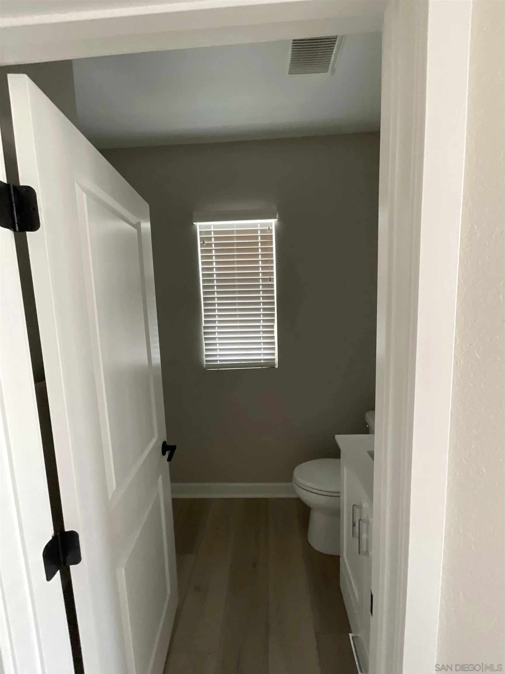 https://cdn.realtyfeed.com/cdn/127/250031637/eaafdd8f88eddc9b5160544683c7e57f.webp