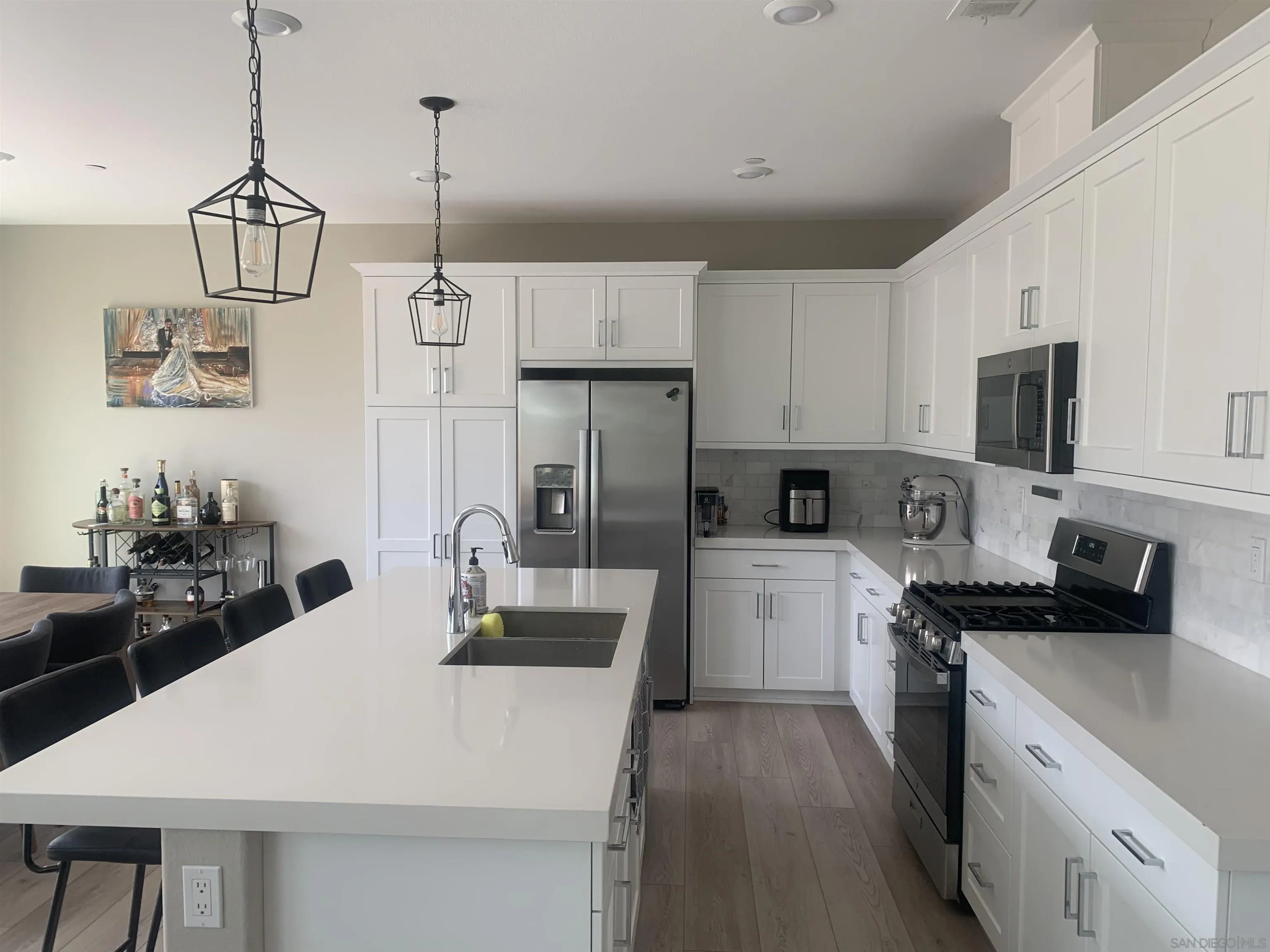 https://cdn.realtyfeed.com/cdn/127/250031637/f0258945f89347b5da70139ad81e7d3c.webp