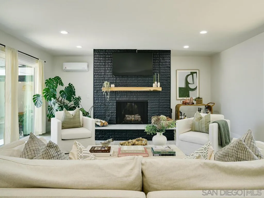 https://cdn.realtyfeed.com/cdn/127/250031638/1bc03470b8f9e5e944ba206d4c3e6e0f.webp