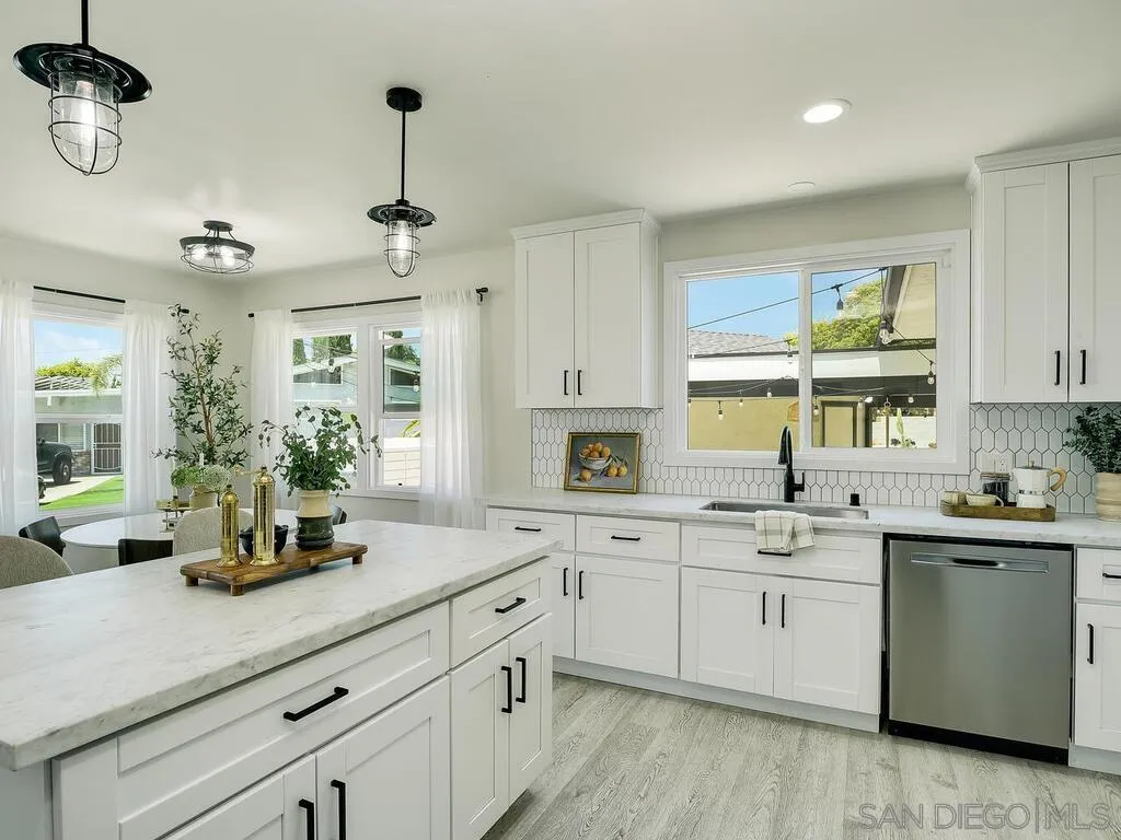 https://cdn.realtyfeed.com/cdn/127/250031638/451e74c614e052ec57d19010eff44ec6.webp