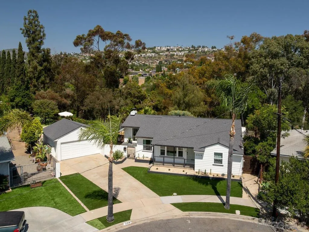 https://cdn.realtyfeed.com/cdn/127/250031638/507bb33cff16205c4a07ef189f3af3e2.webp