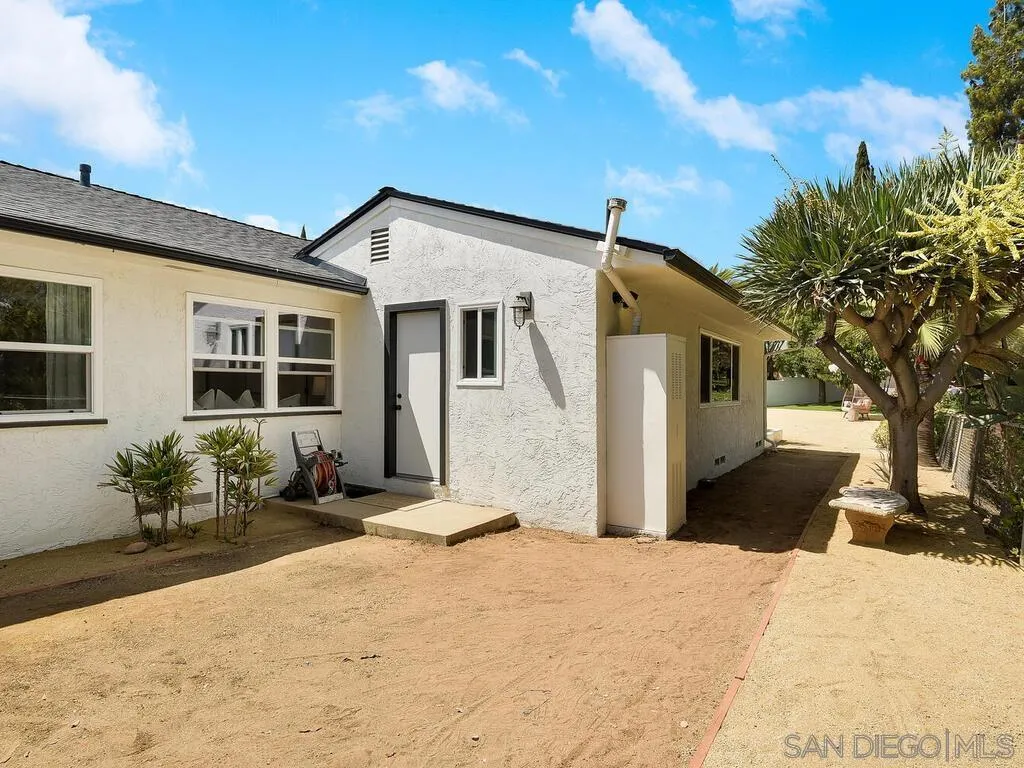 https://cdn.realtyfeed.com/cdn/127/250031638/5b1565e1775dff5e4bbd09ed138d81b1.webp