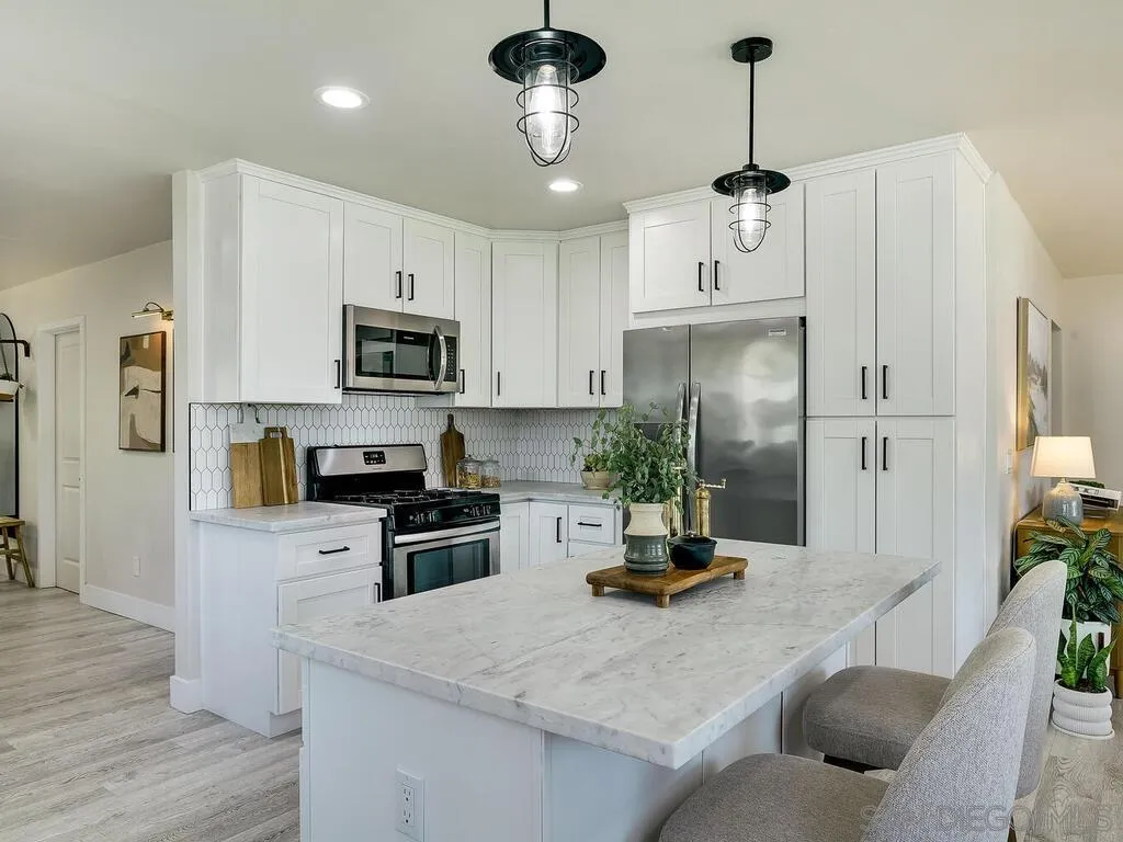 https://cdn.realtyfeed.com/cdn/127/250031638/734c99ad39749b95570df65f4ba28b3d.webp