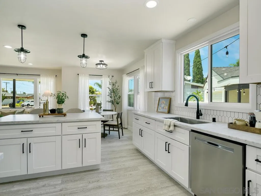 https://cdn.realtyfeed.com/cdn/127/250031638/93a5c017f8dadad98c3e42c6fbd97f12.webp
