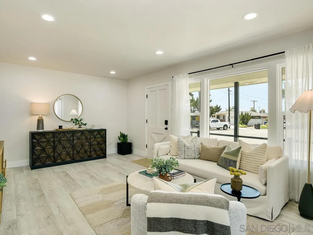 https://cdn.realtyfeed.com/cdn/127/250031638/a8b5af142e0b4881e2c129a5d13e2c21.webp