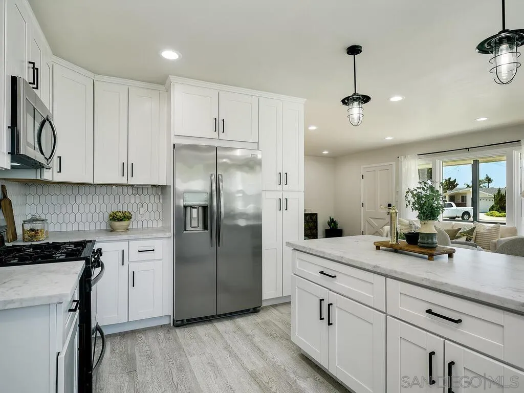 https://cdn.realtyfeed.com/cdn/127/250031638/da997bdf7b140c794765c94df9f26d78.webp