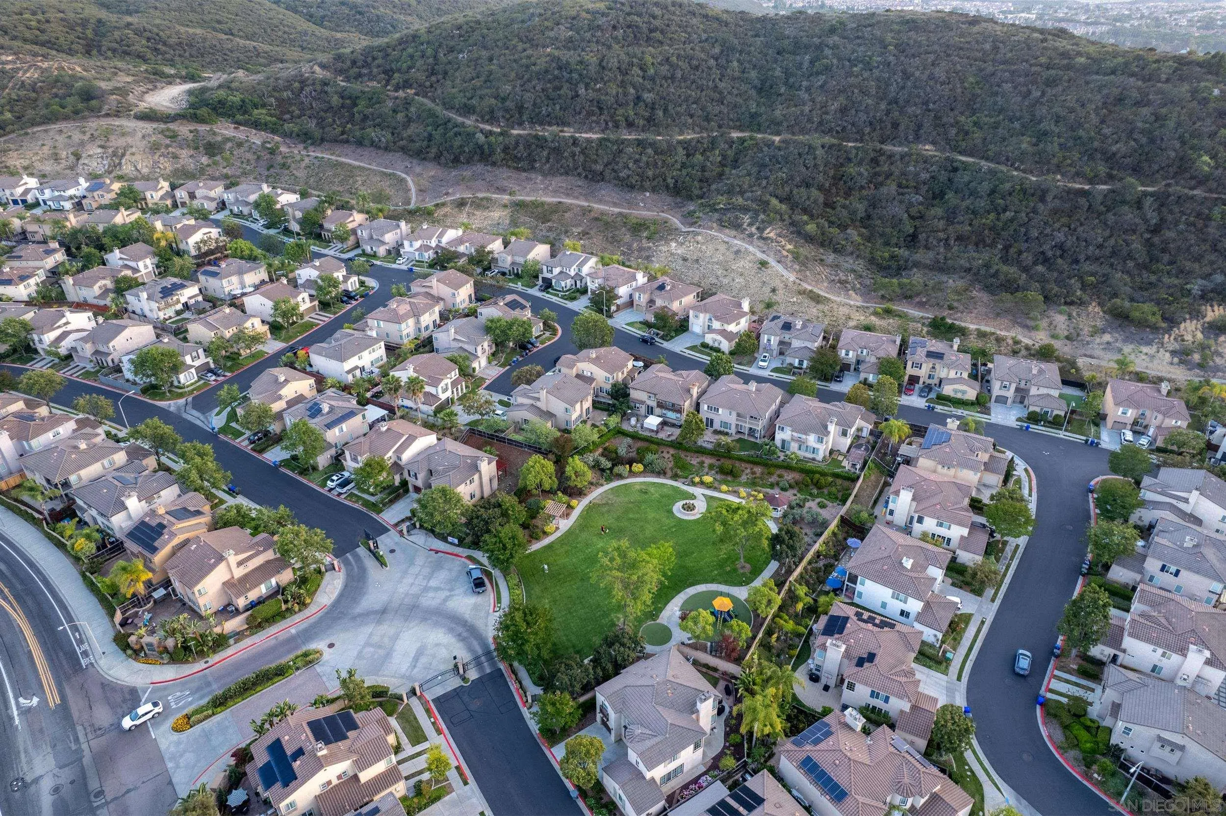 https://cdn.realtyfeed.com/cdn/127/250031639/32834400f13311f252c426384d24ccc8.webp