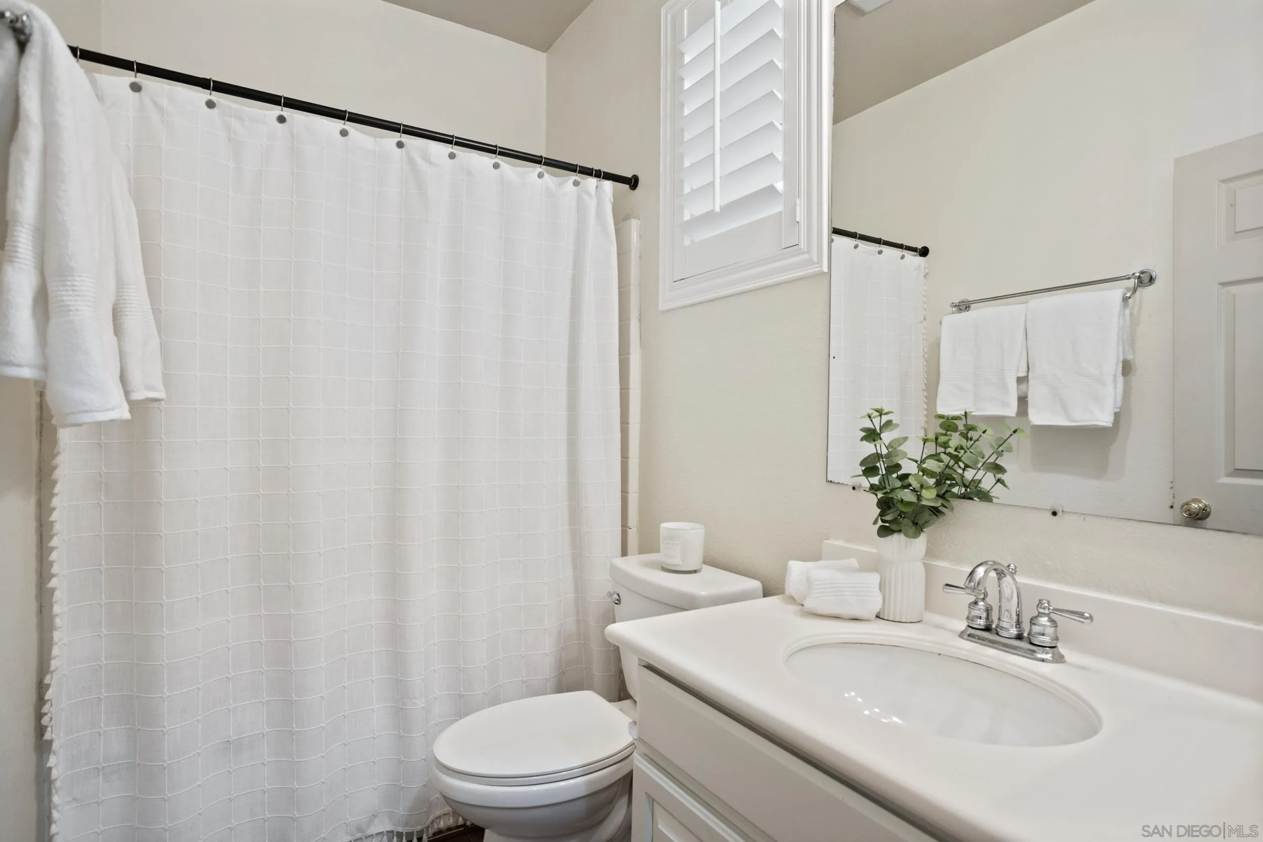 https://cdn.realtyfeed.com/cdn/127/250031639/65bc1ff8170dd342a015b3b4d73c7864.webp