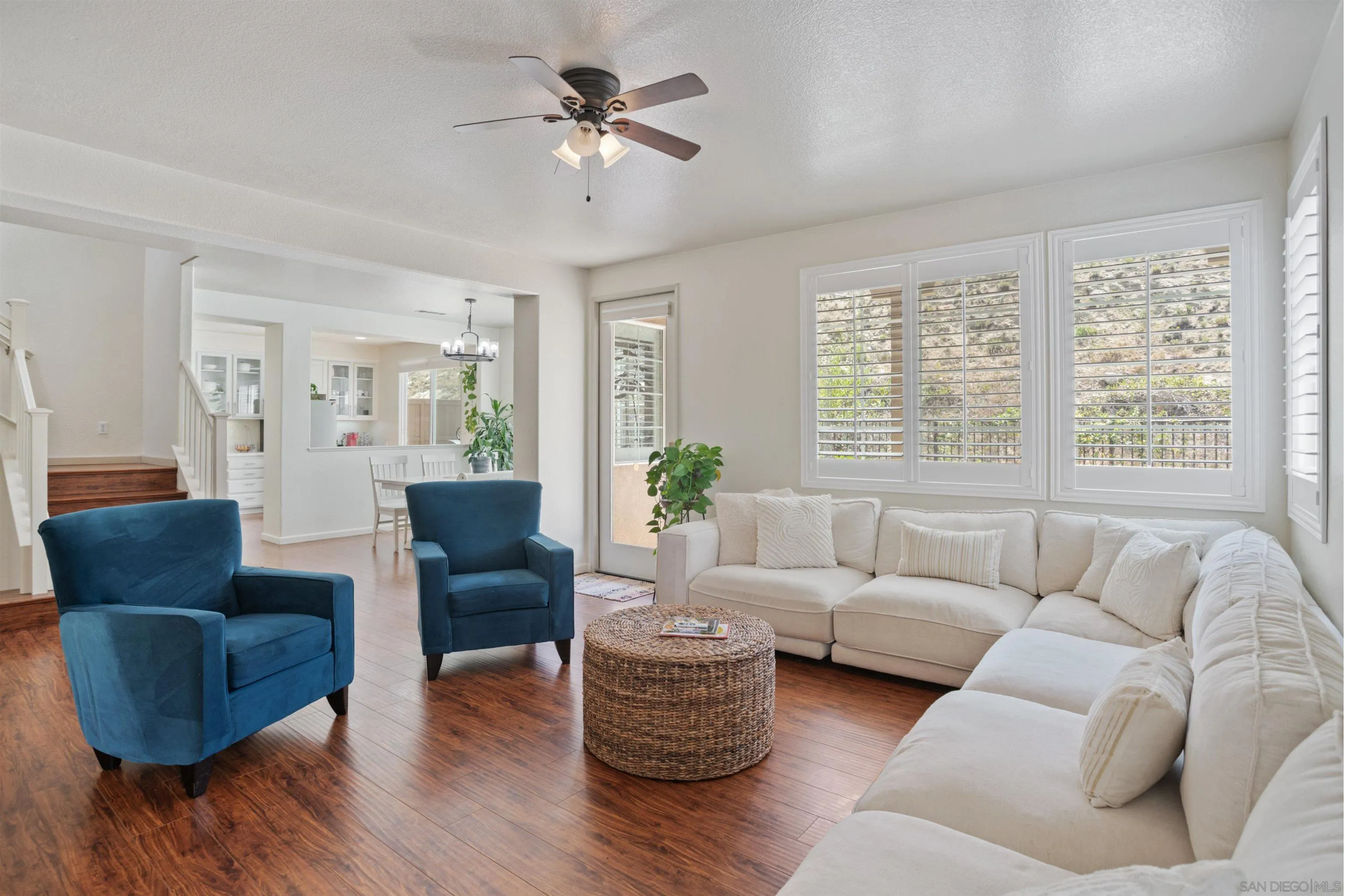https://cdn.realtyfeed.com/cdn/127/250031639/e8dd86129e848136824f838596968d48.webp
