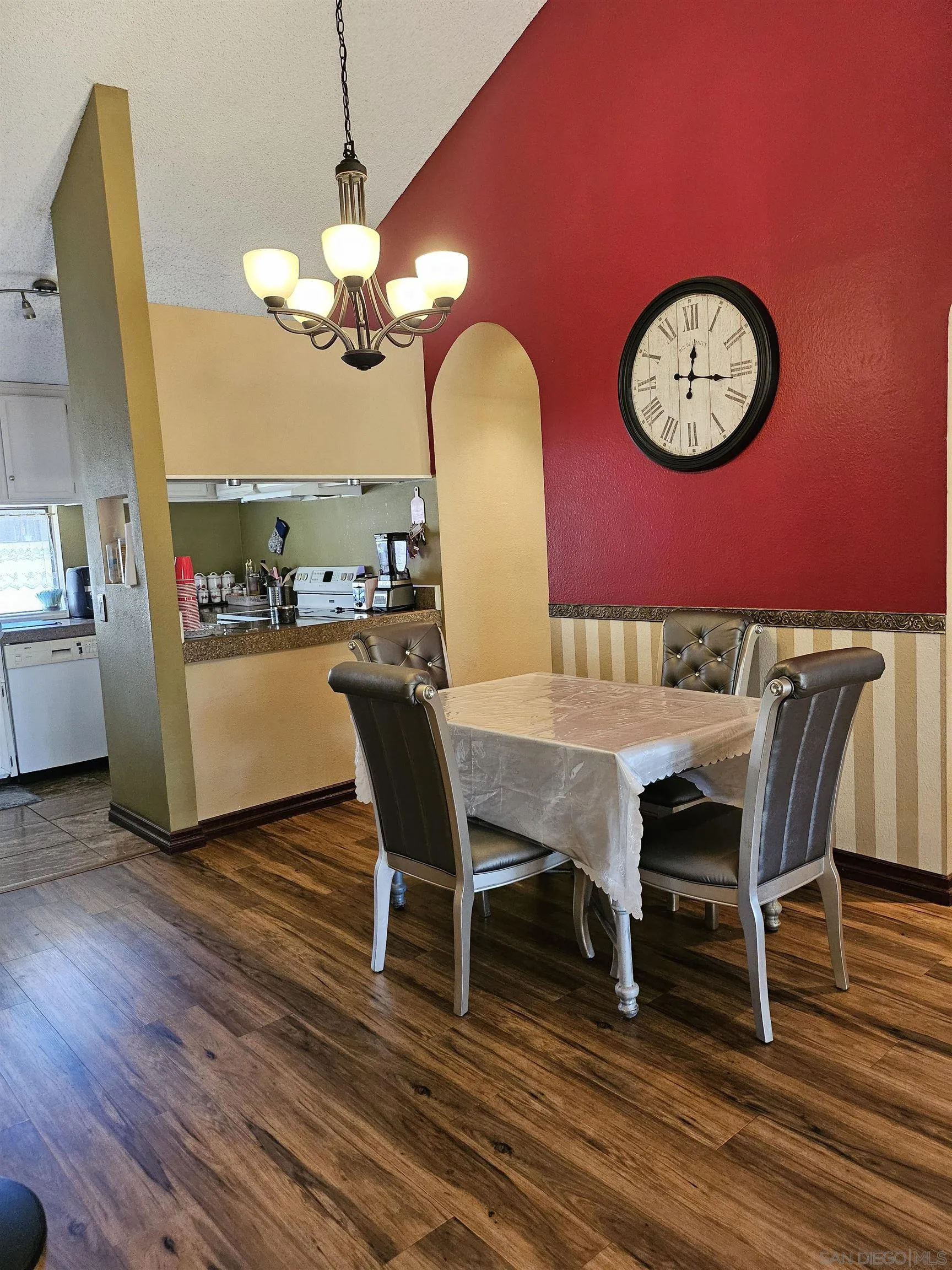 Photo #3: 250031643 Listing 