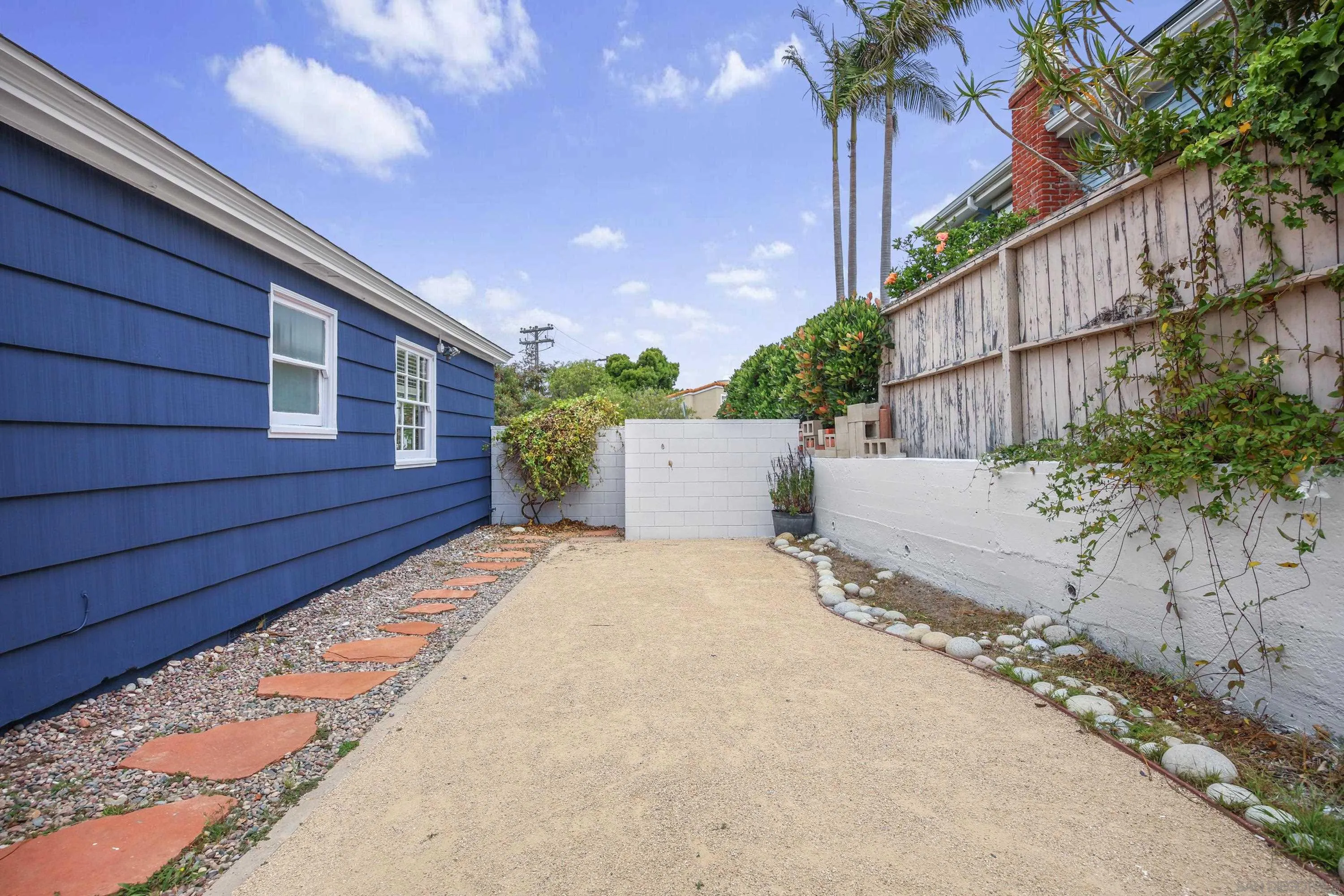 https://cdn.realtyfeed.com/cdn/127/250031656/76592780f7d1ccf8ae93a97310bca2e5.webp