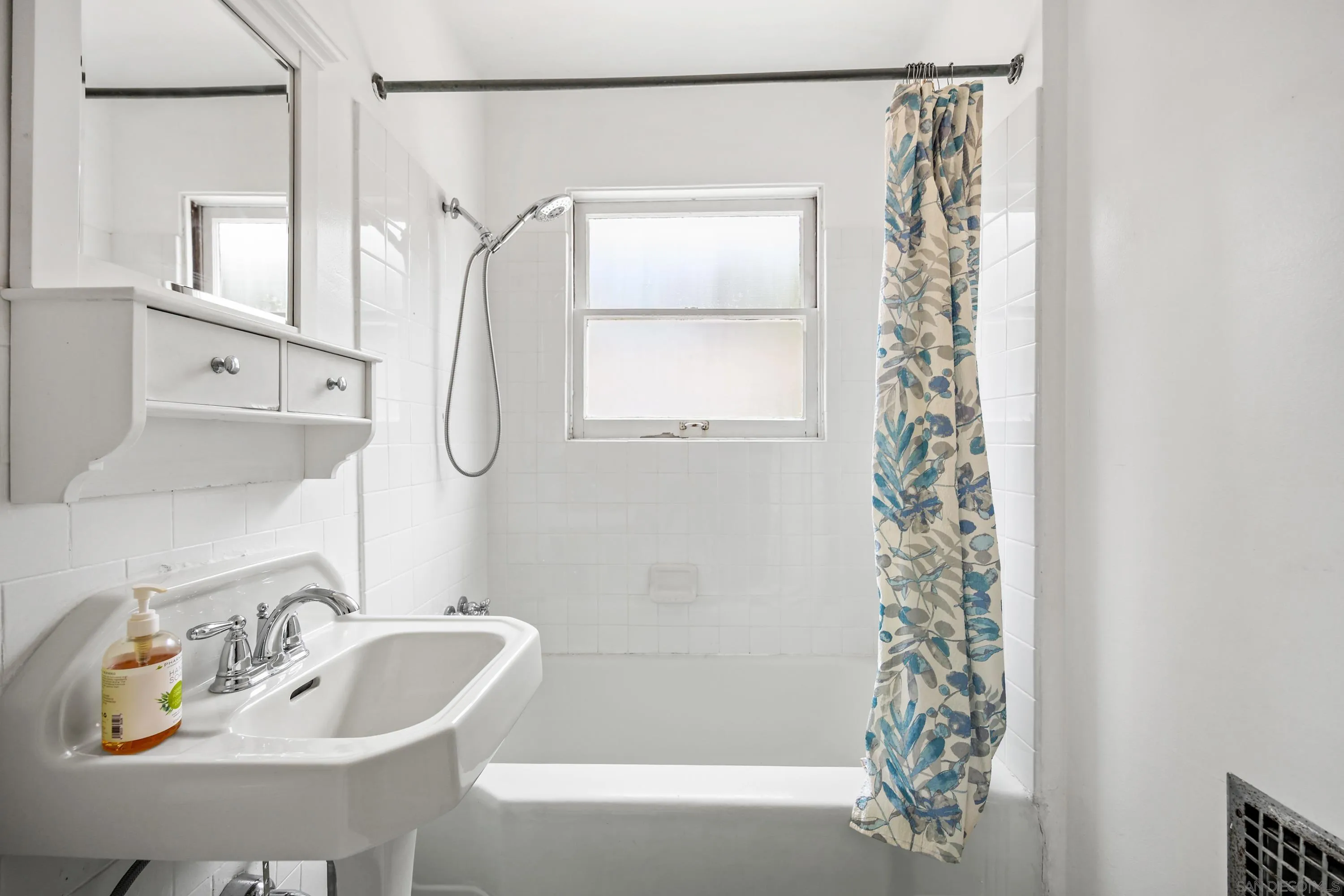 https://cdn.realtyfeed.com/cdn/127/250031656/ba91f3c008c09d9ed8728c9f074ac4c5.webp