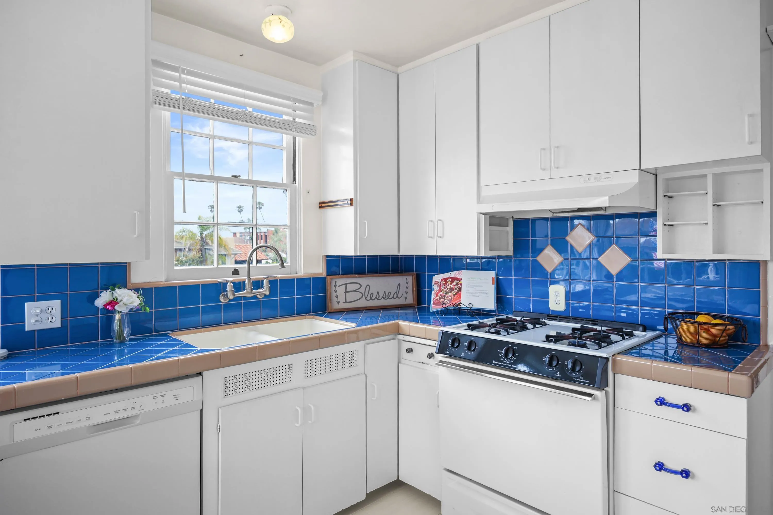 https://cdn.realtyfeed.com/cdn/127/250031656/f4fd490c3c1b5b952d41b5b4fa783c06.webp