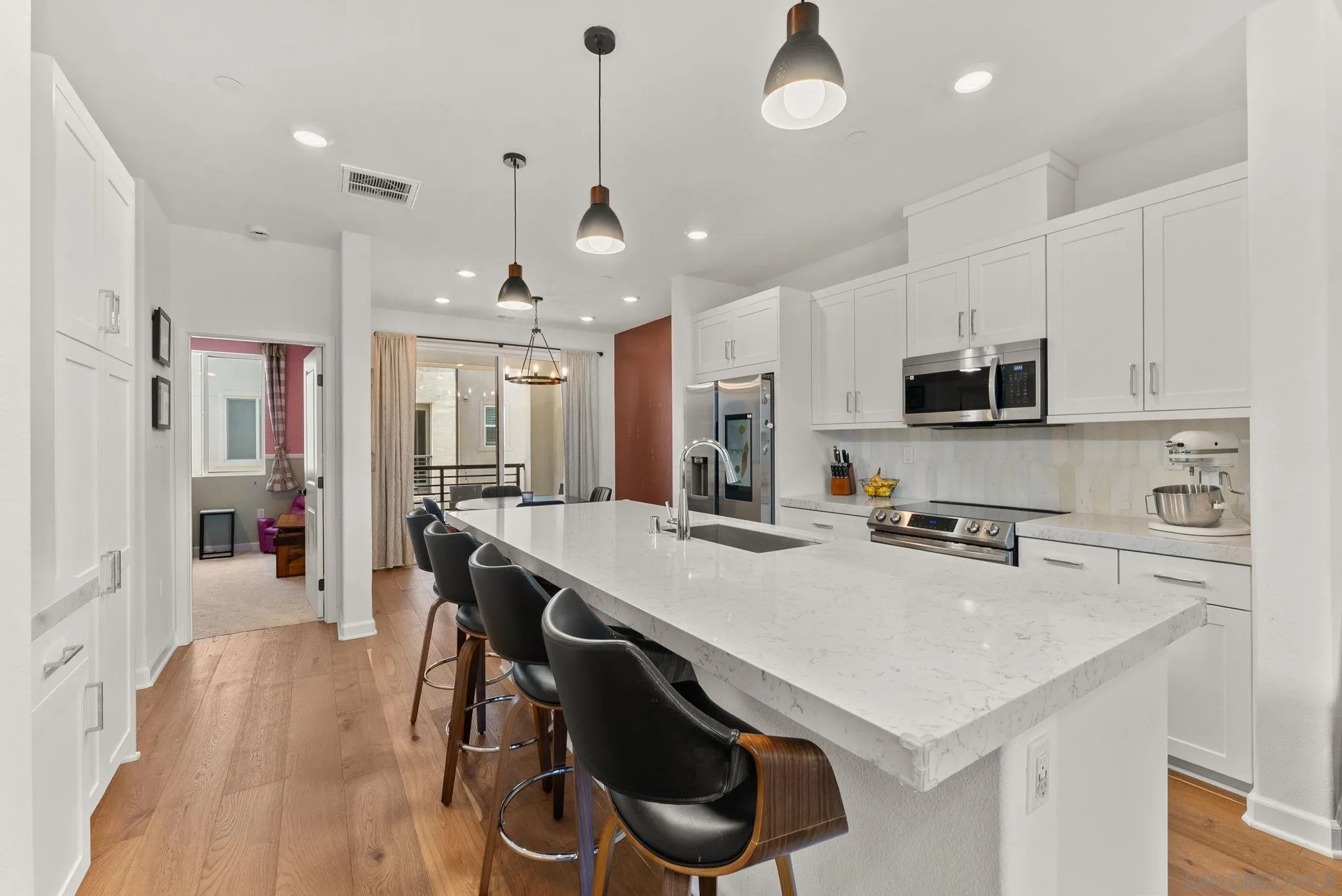 Photo #2: 250031660 Listing 