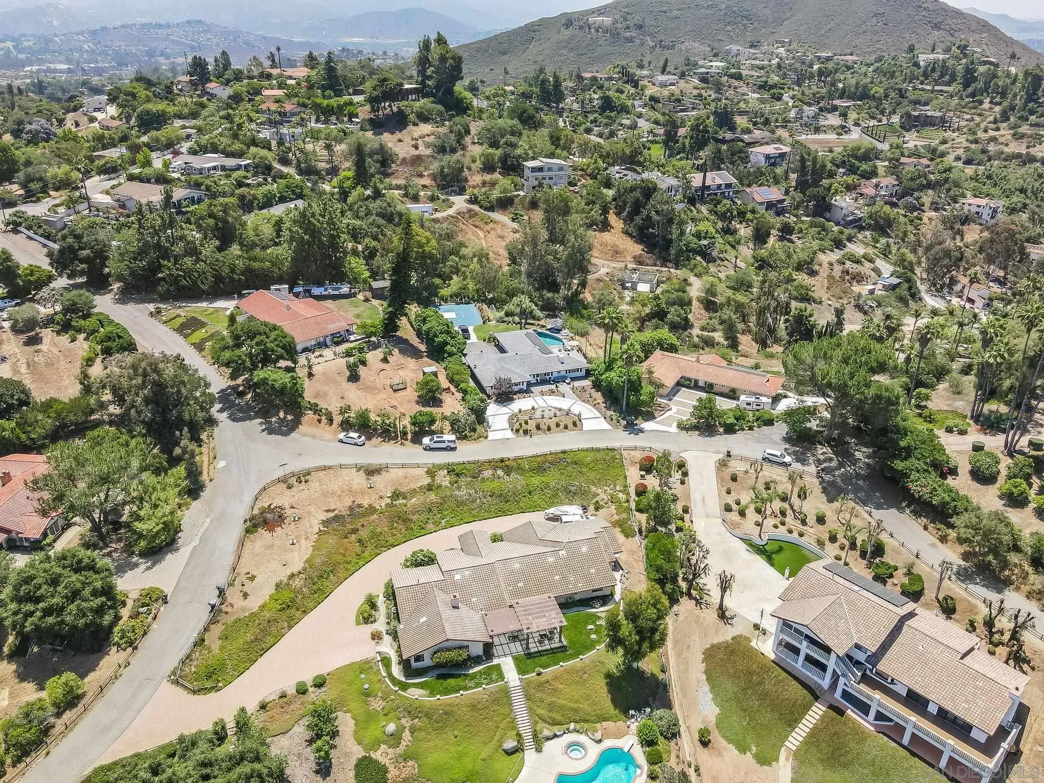 https://cdn.realtyfeed.com/cdn/127/250031689/1aabe6236d055bc6d1bfc56f0b1d68fe.webp
