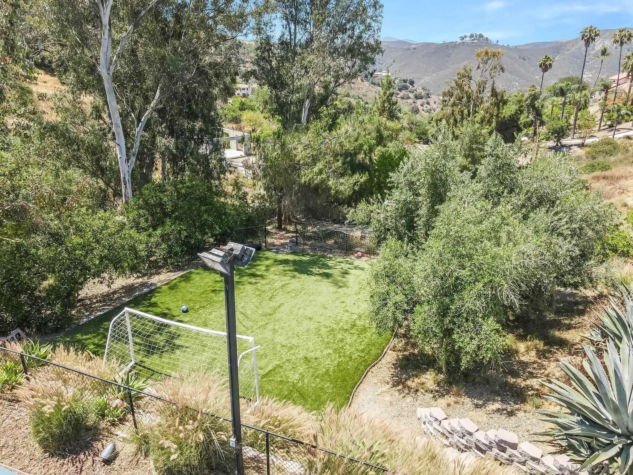https://cdn.realtyfeed.com/cdn/127/250031689/21718b08ed58b37c046428caef623a1f.webp