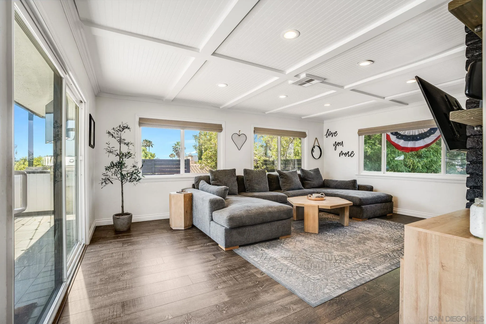 https://cdn.realtyfeed.com/cdn/127/250031689/5b029103eb6691dc057eff070e060611.webp