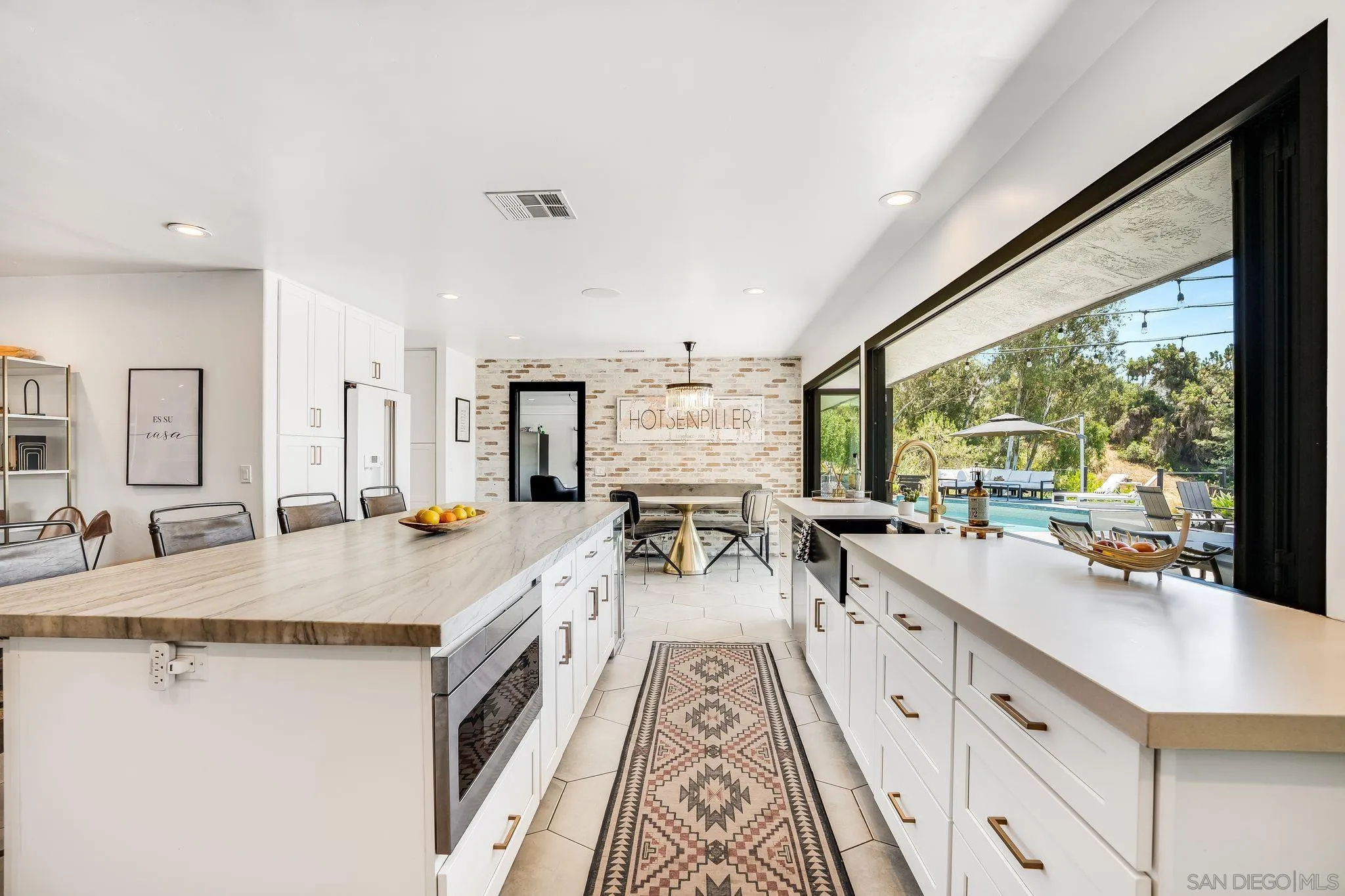 https://cdn.realtyfeed.com/cdn/127/250031689/8584878f4bcb6ecfb239e33732c46489.webp
