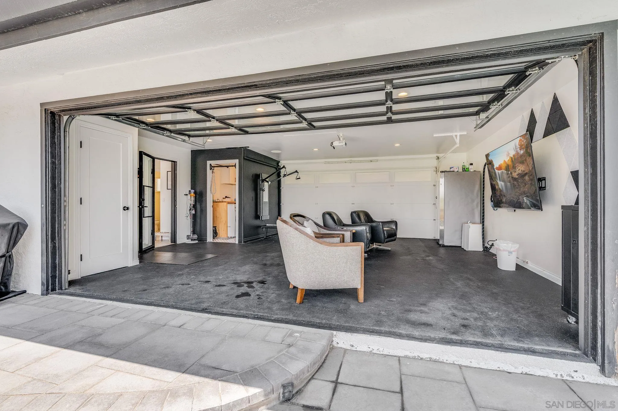 https://cdn.realtyfeed.com/cdn/127/250031689/b4238a4742188e85534a4fc40dddeb27.webp