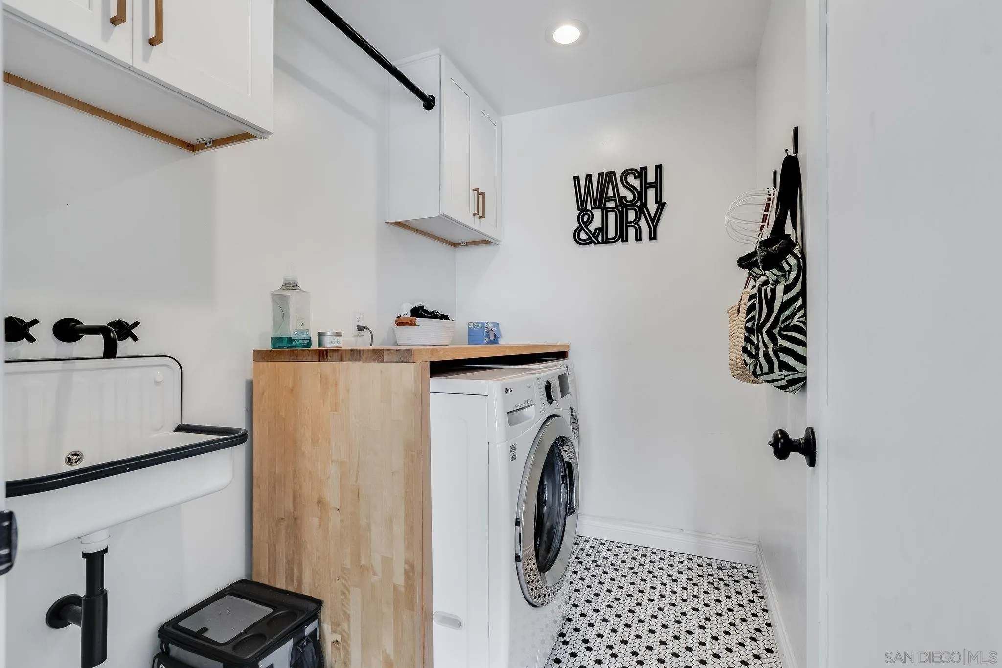 https://cdn.realtyfeed.com/cdn/127/250031689/c83fd15f148a5e5e05d05f97d10b5092.webp