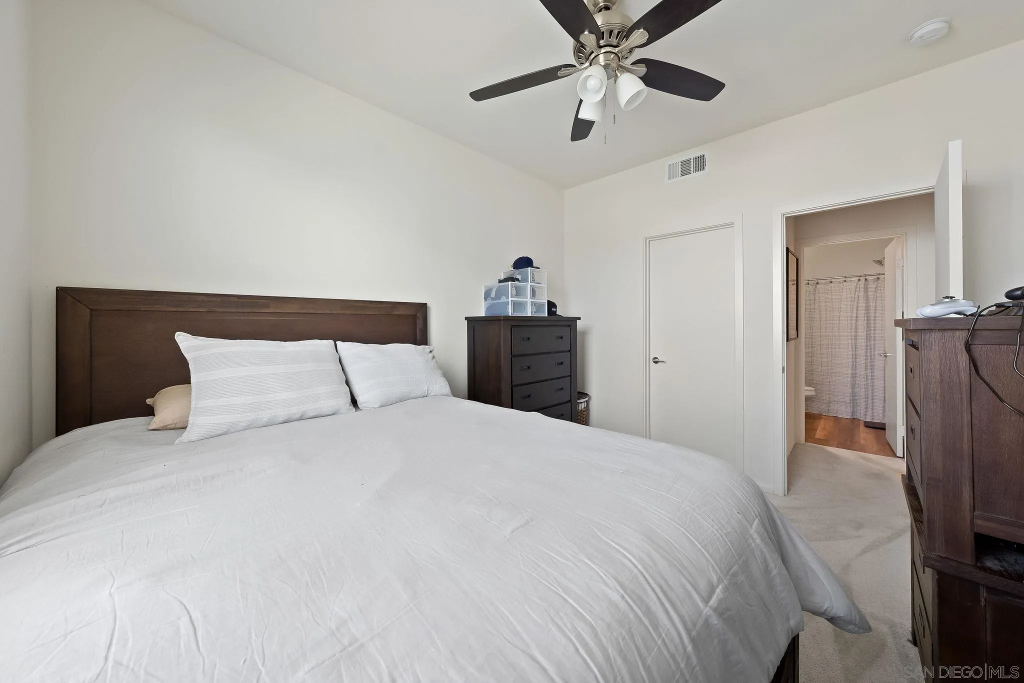 https://cdn.realtyfeed.com/cdn/127/250031703/4dc05289969ff67d21f9f99500f959e4.webp