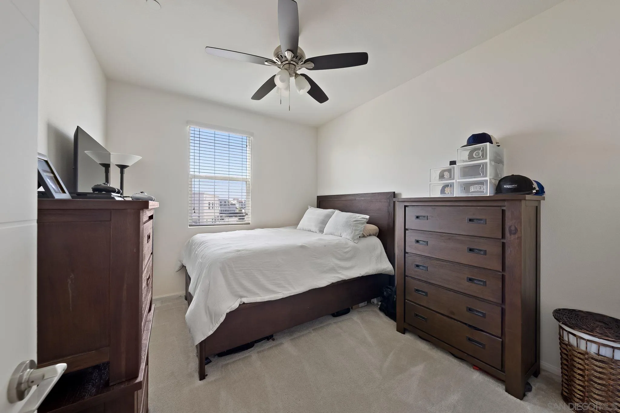 https://cdn.realtyfeed.com/cdn/127/250031703/aae8ee00eb357a4fcfc2d60e110d03d0.webp