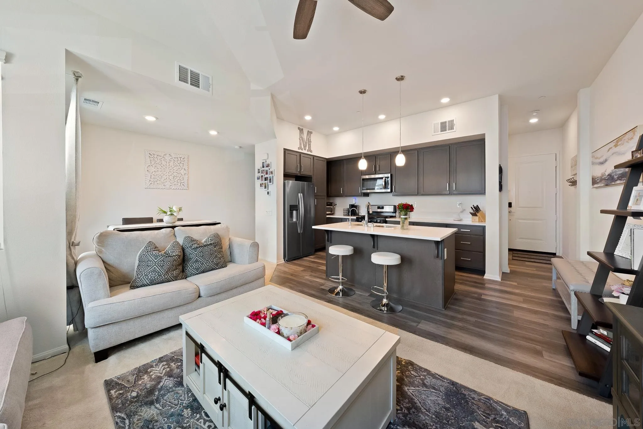 https://cdn.realtyfeed.com/cdn/127/250031703/bdf8273cf2f9b7c6d626eadbcc01d1f3.webp