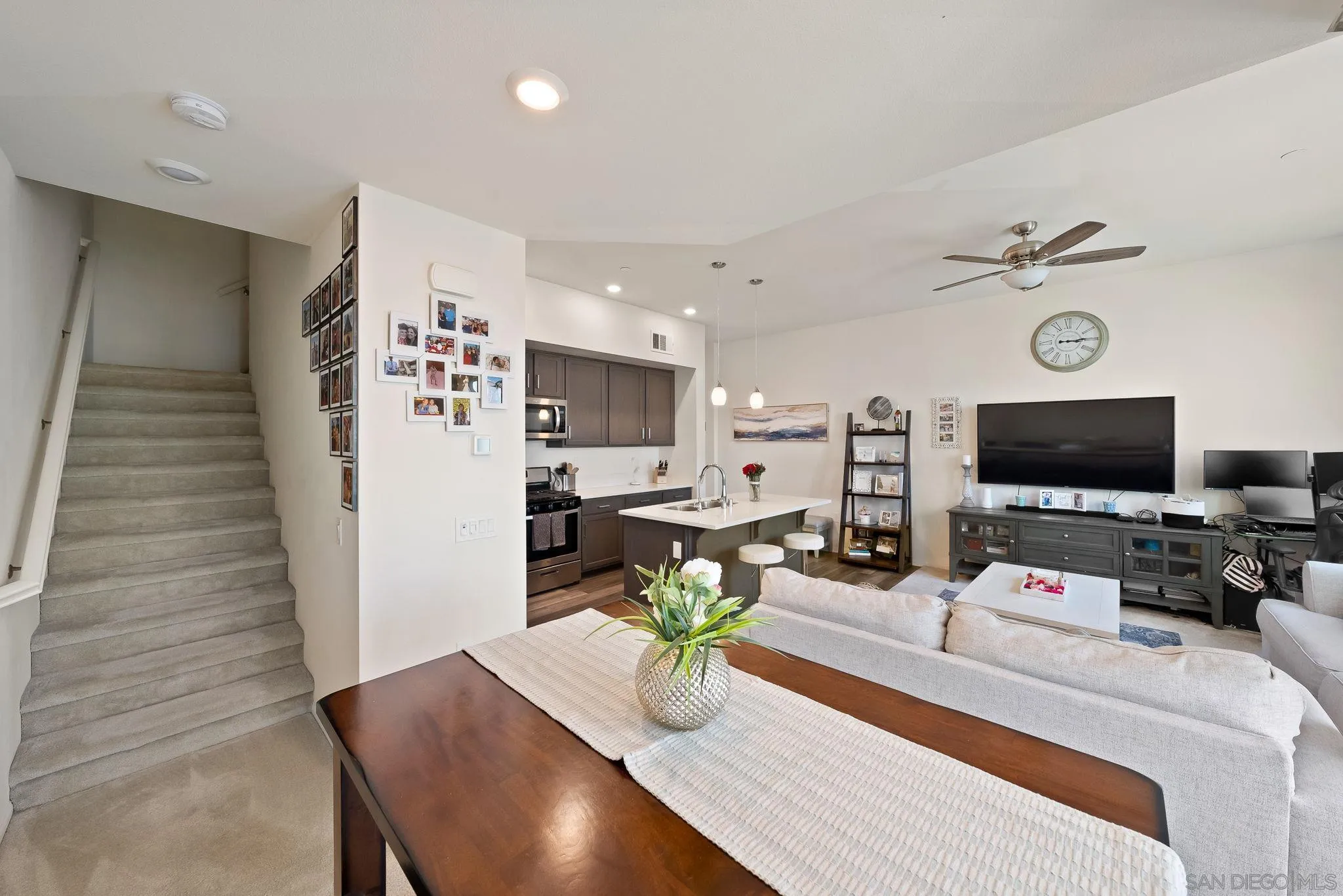 https://cdn.realtyfeed.com/cdn/127/250031703/c597609ed3c6ffab6b5aa3f50de11bae.webp