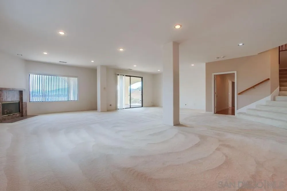 https://cdn.realtyfeed.com/cdn/127/250031715/03e287f3473bc03e9862036b3b9fdf52.webp