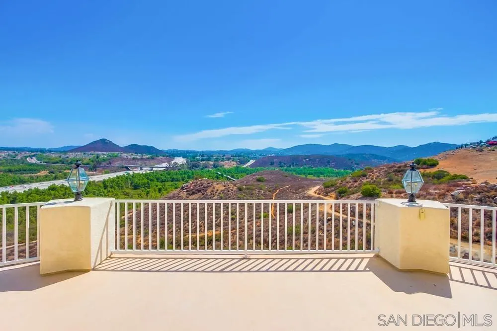 https://cdn.realtyfeed.com/cdn/127/250031715/45a49e6db5cd3b29bf64b9faaf945915.webp