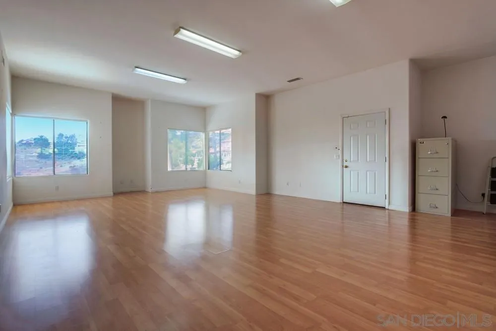 https://cdn.realtyfeed.com/cdn/127/250031715/58a5d3ebc6460976911fc7f72739bafb.webp