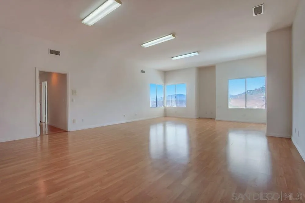 https://cdn.realtyfeed.com/cdn/127/250031715/c5f75932cf2d0c96a95cdaf0edcc77b2.webp