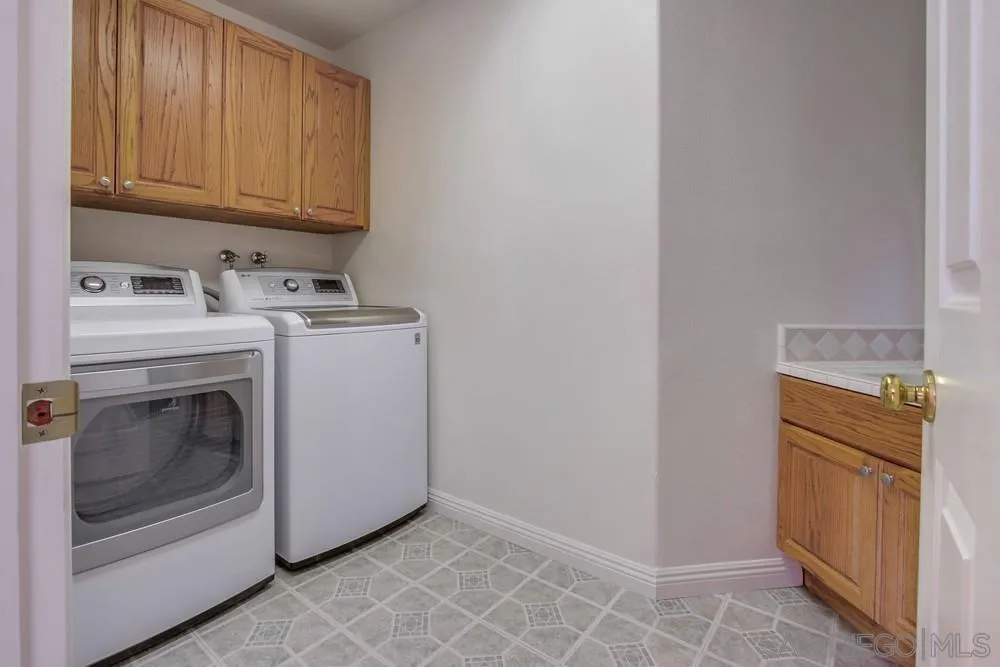 https://cdn.realtyfeed.com/cdn/127/250031715/ea4a9cb0e125f88d5d52cdf5f24ce66f.webp