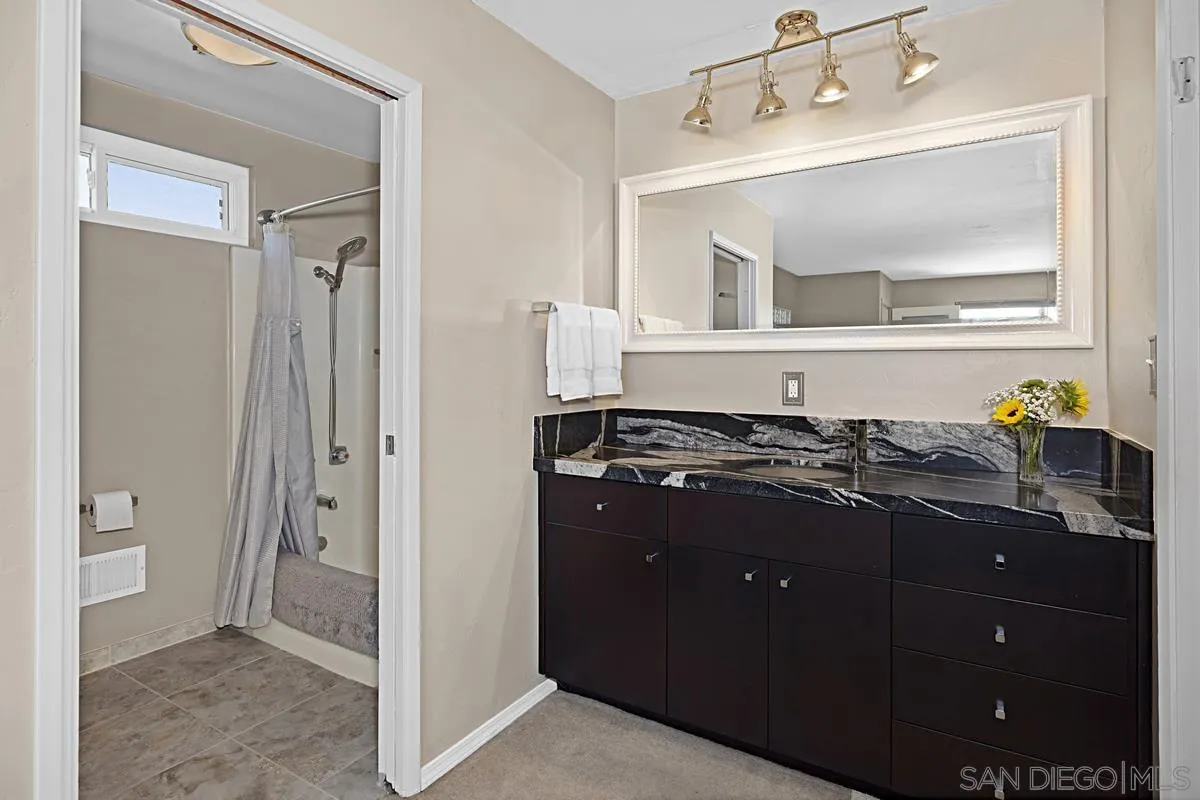 https://cdn.realtyfeed.com/cdn/127/250031727/beb5c4e27274df89562ad821a8391a8f.webp