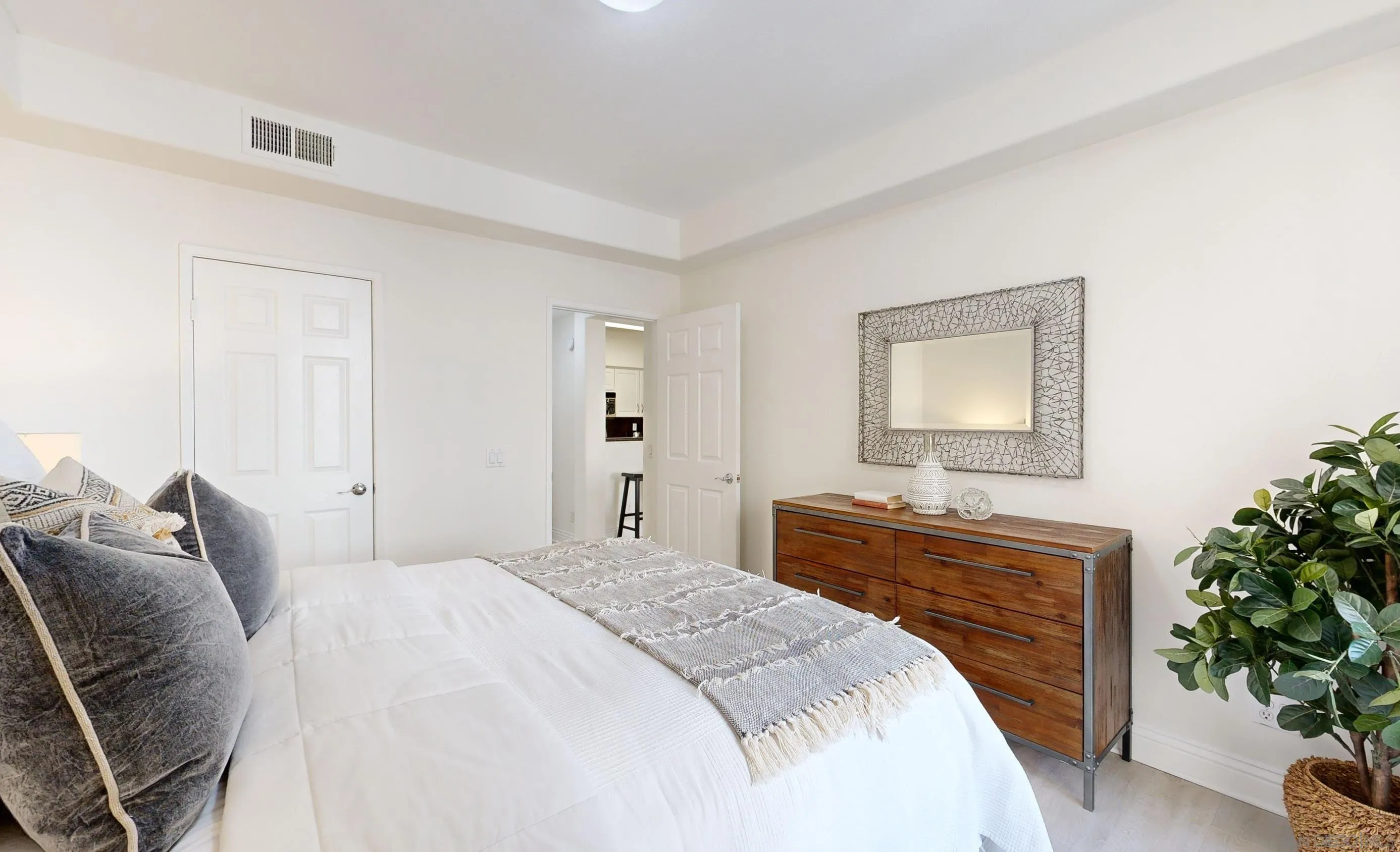 Photo #14: 250031745 Listing: Photo #14