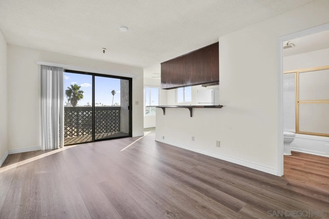 Photo #2: 250031758 Listing 