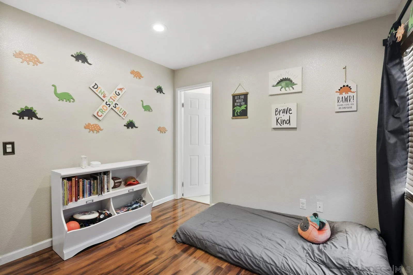 https://cdn.realtyfeed.com/cdn/127/250031766/0794f3ae8b5b695799a706c7b5c17ce7.webp
