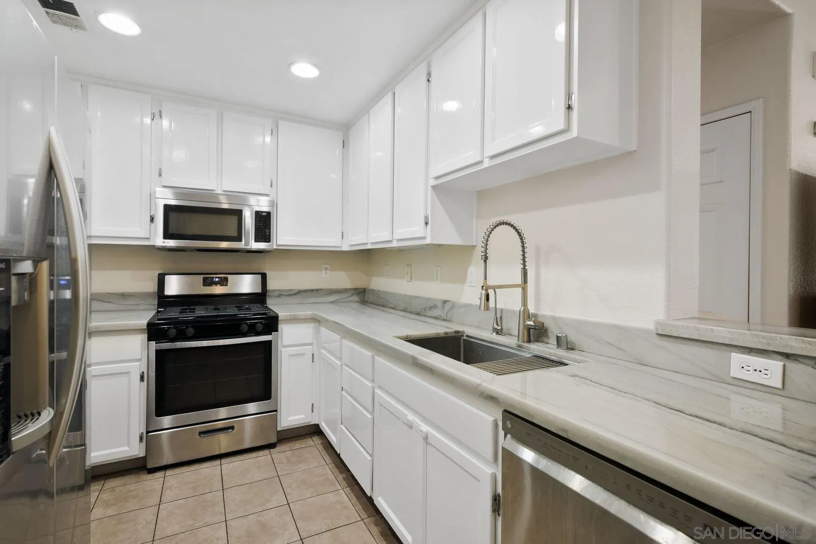 Photo #3: 250031766 Listing 
