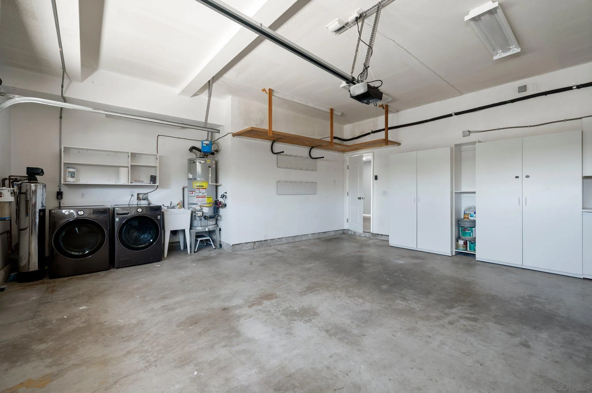 https://cdn.realtyfeed.com/cdn/127/250031778/fc3883ca2b4a3962cff0646b618aca84.webp