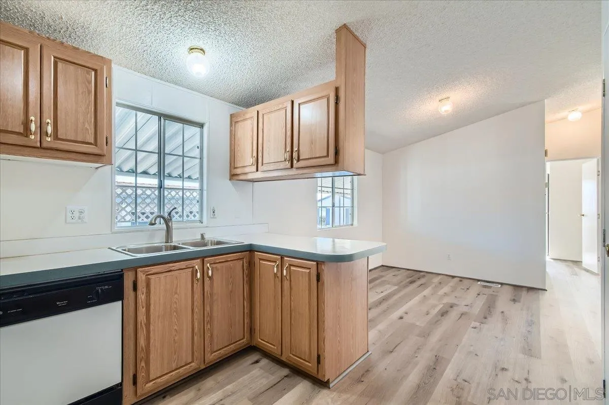 https://cdn.realtyfeed.com/cdn/127/250031781/4350f4bdefde5e71acf37685d40aaee1.webp
