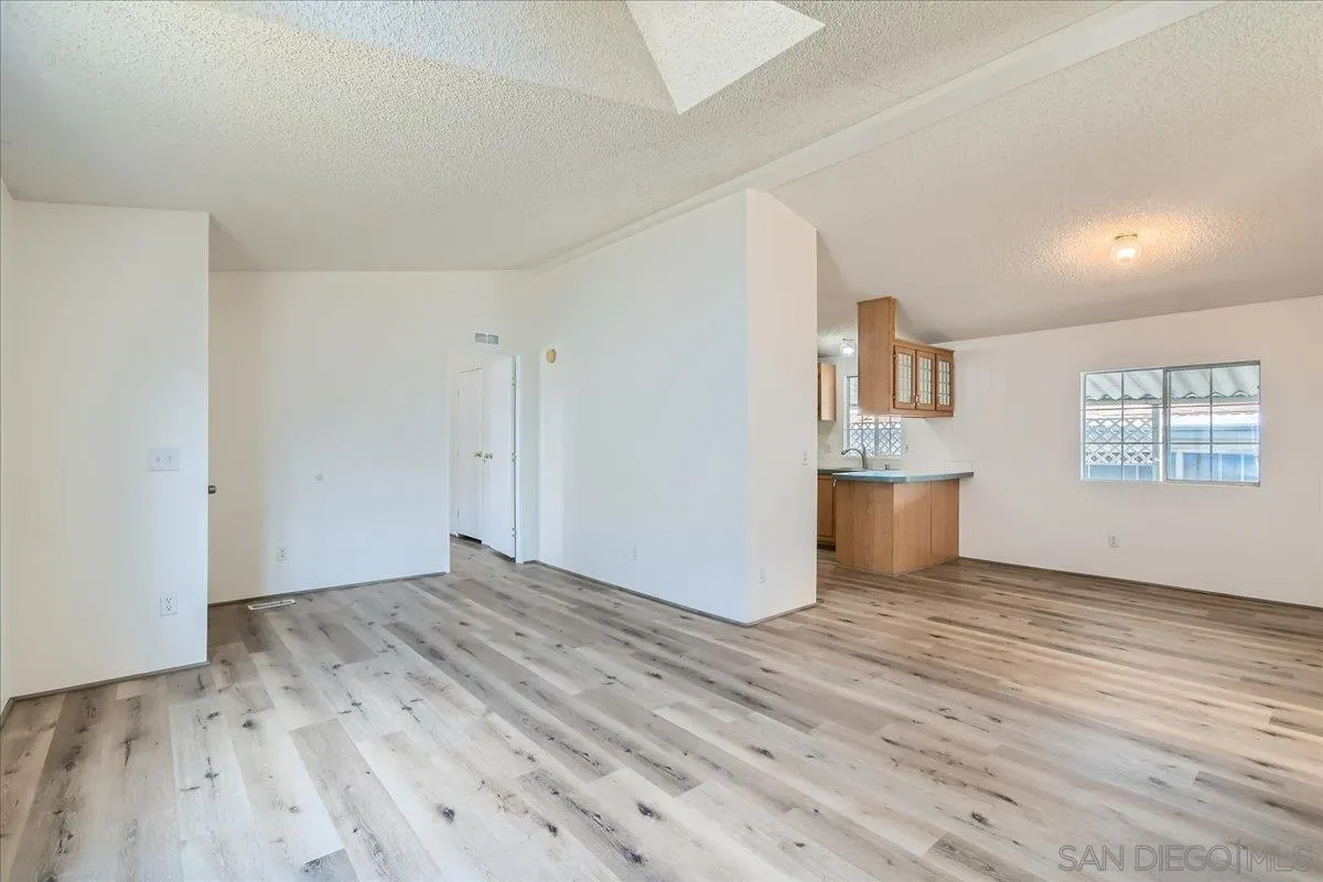 https://cdn.realtyfeed.com/cdn/127/250031781/bc6d2ed2f723a60ef5a7a1cc0c10c301.webp