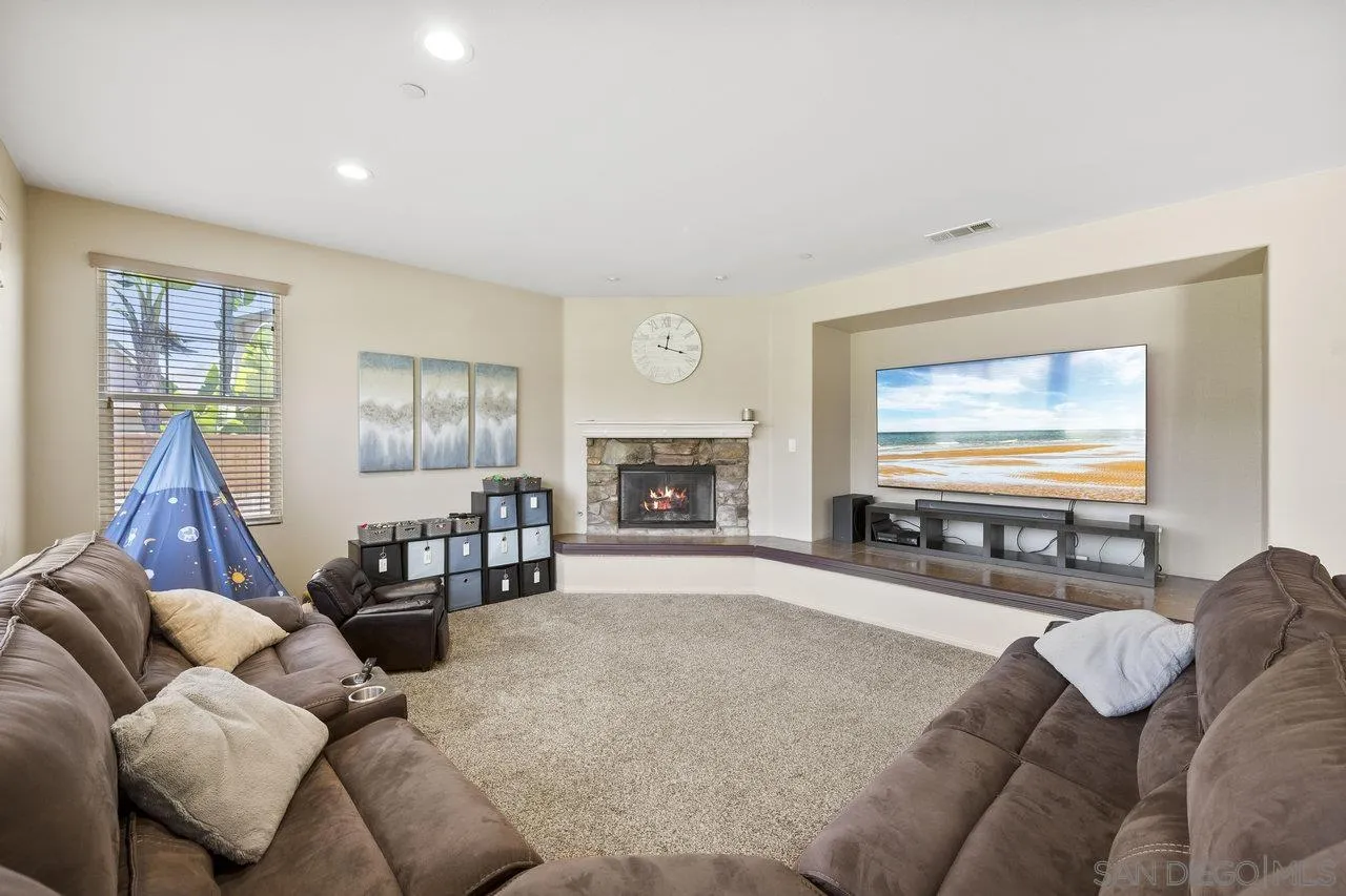 https://cdn.realtyfeed.com/cdn/127/250031789/fc90a558d07c45593481e3572722613e.webp