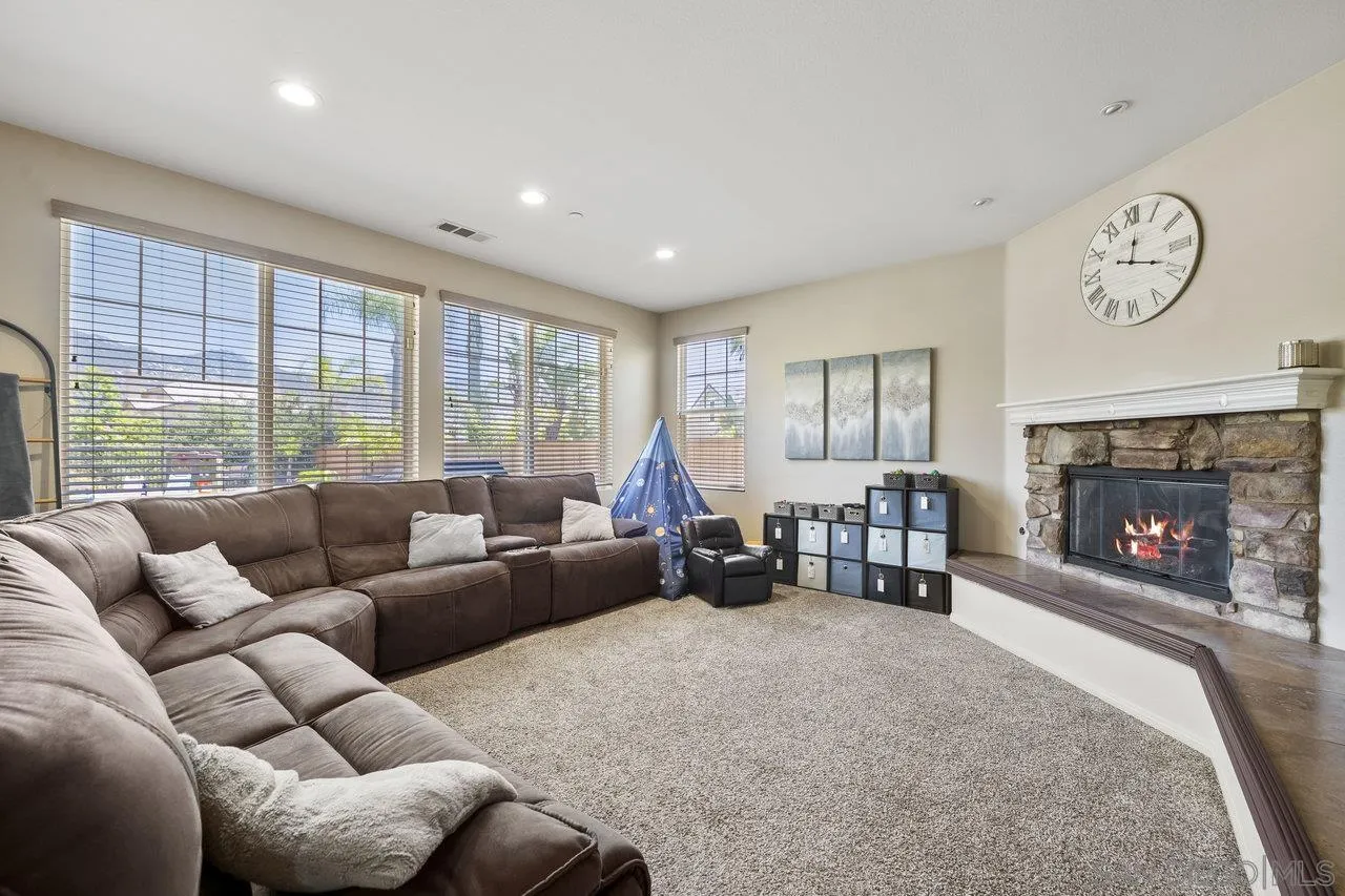 https://cdn.realtyfeed.com/cdn/127/250031789/ff1cfed107c0a9b99f881e93469b4e05.webp