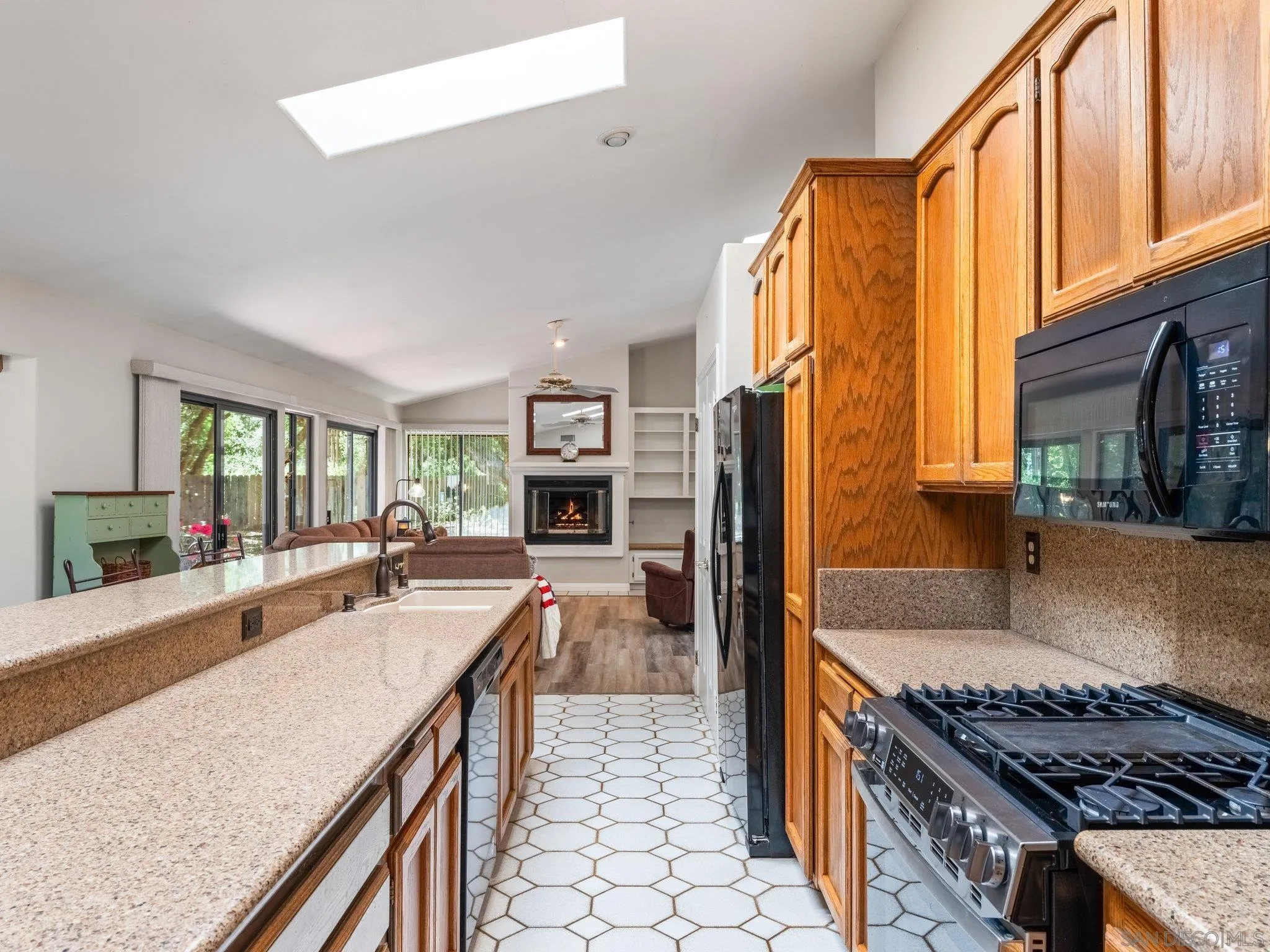 https://cdn.realtyfeed.com/cdn/127/250031802/b68dd5a006ef8eeef62f9c2ed1870a6f.webp