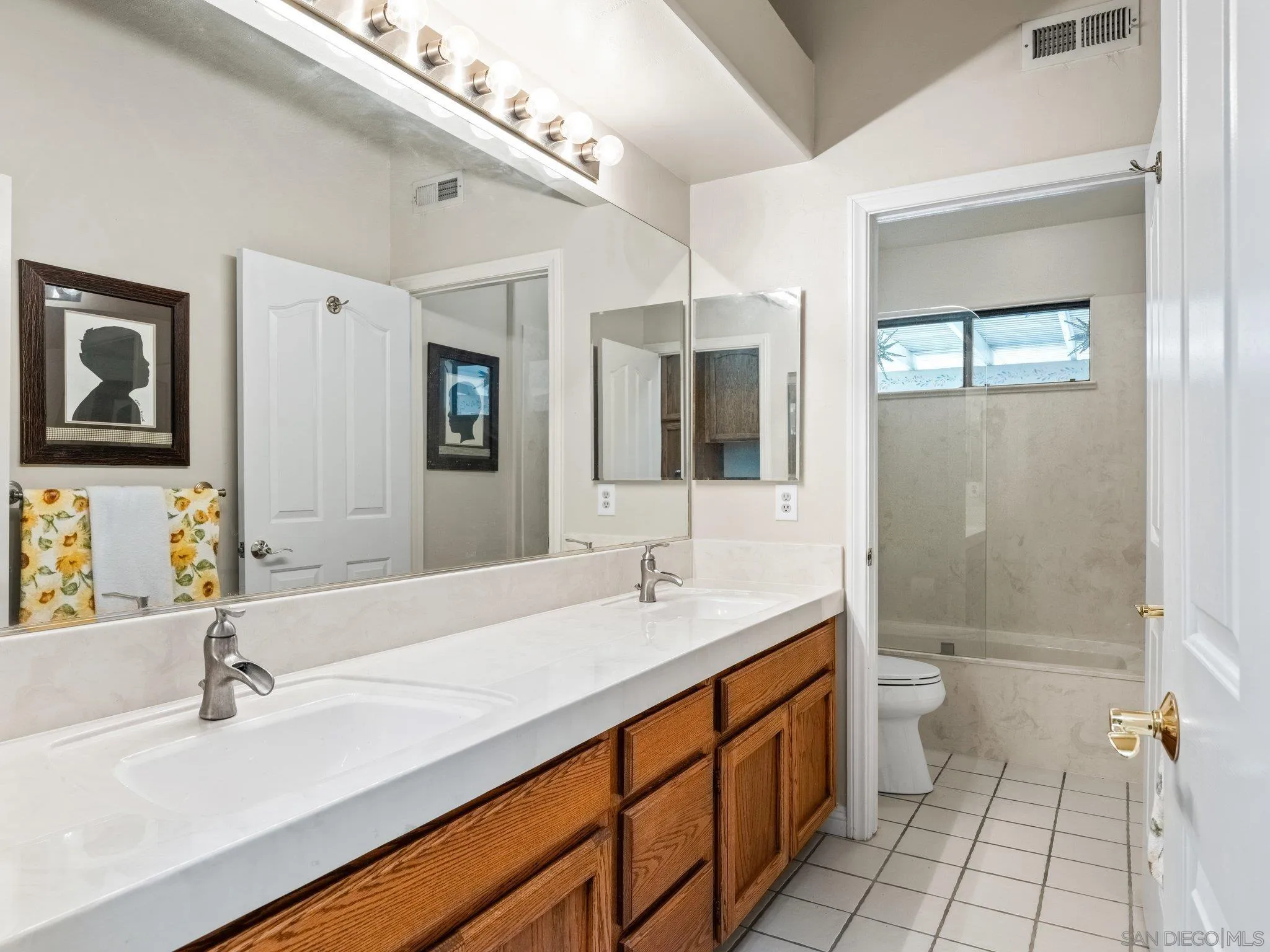 https://cdn.realtyfeed.com/cdn/127/250031802/d83210c7d4db9622a9cb1cf511fcfc0b.webp